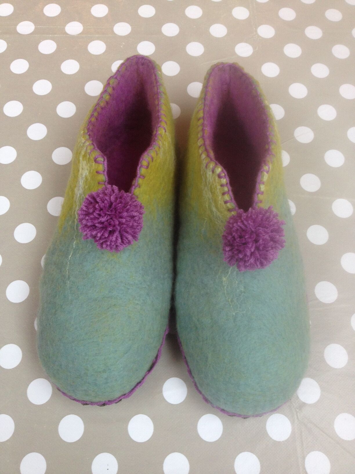 Unisex 100% Wool Felt Slippers Handmade by Baabuk from Woollykins