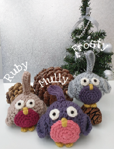 Photo of three crocheted robins made from Robin Decoration kit.